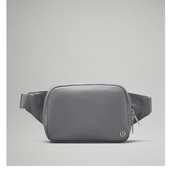 Lululemon Everywhere Belt Bag Large 2L- Rhino Grey - Picture 1 of 8